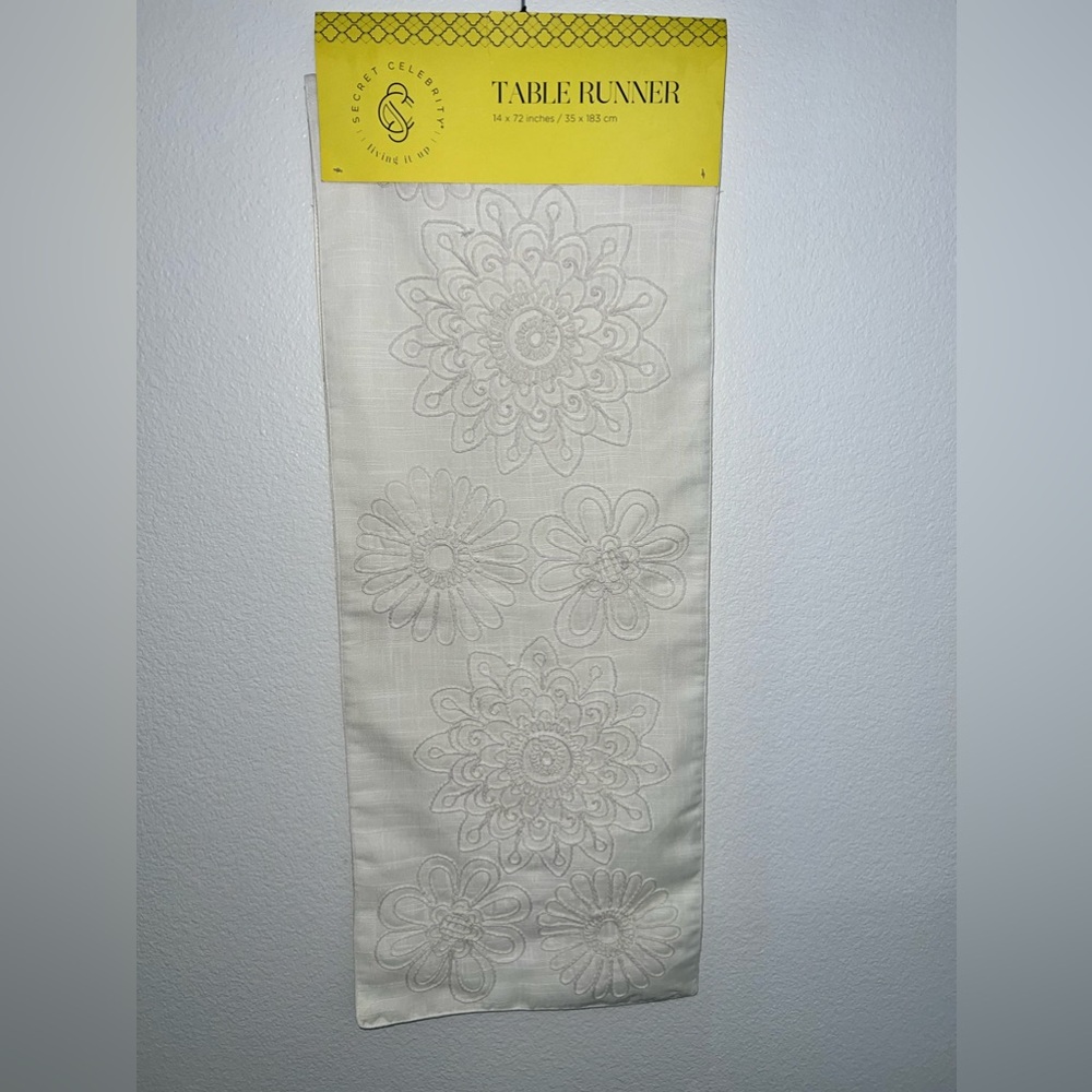 Secret celebrity table runner